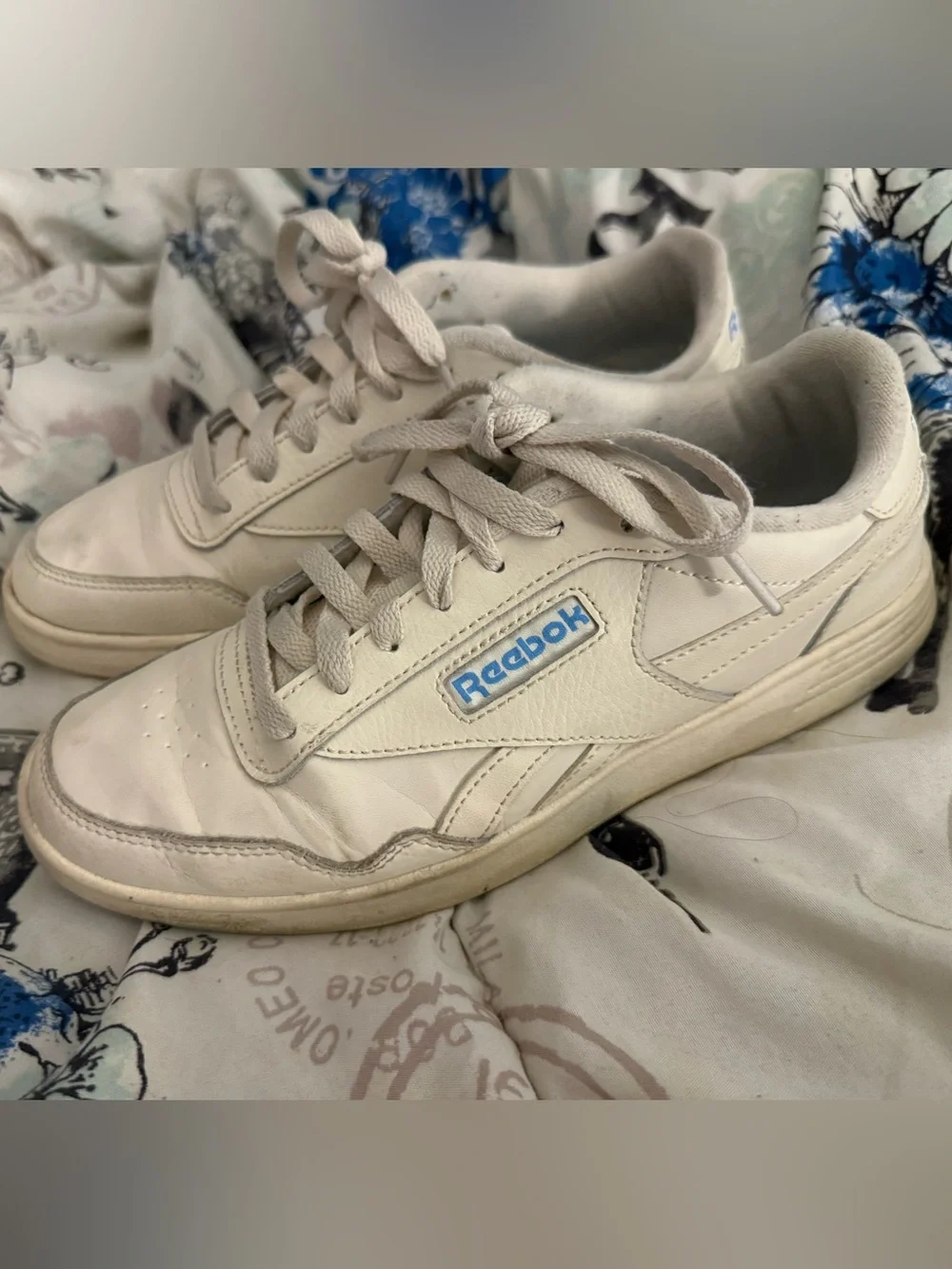 Reebok Women's Cream/Blue Low-Top Sneakers
